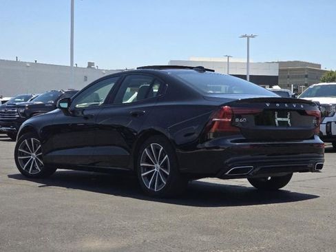 Used 2022 Volvo S60 B5 Momentum w/ Premium Package image 18