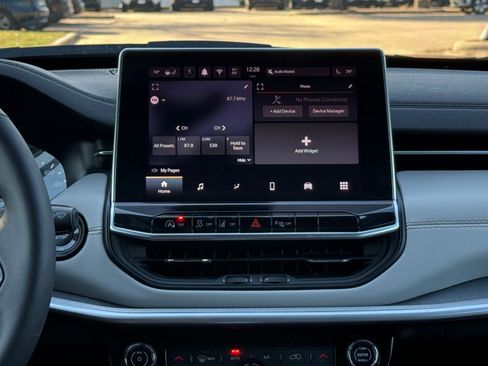 Used 2025 Jeep Compass Limited image 17