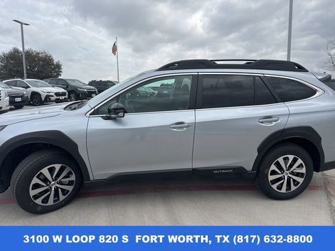 Used 2025 Subaru Outback Premium image 1