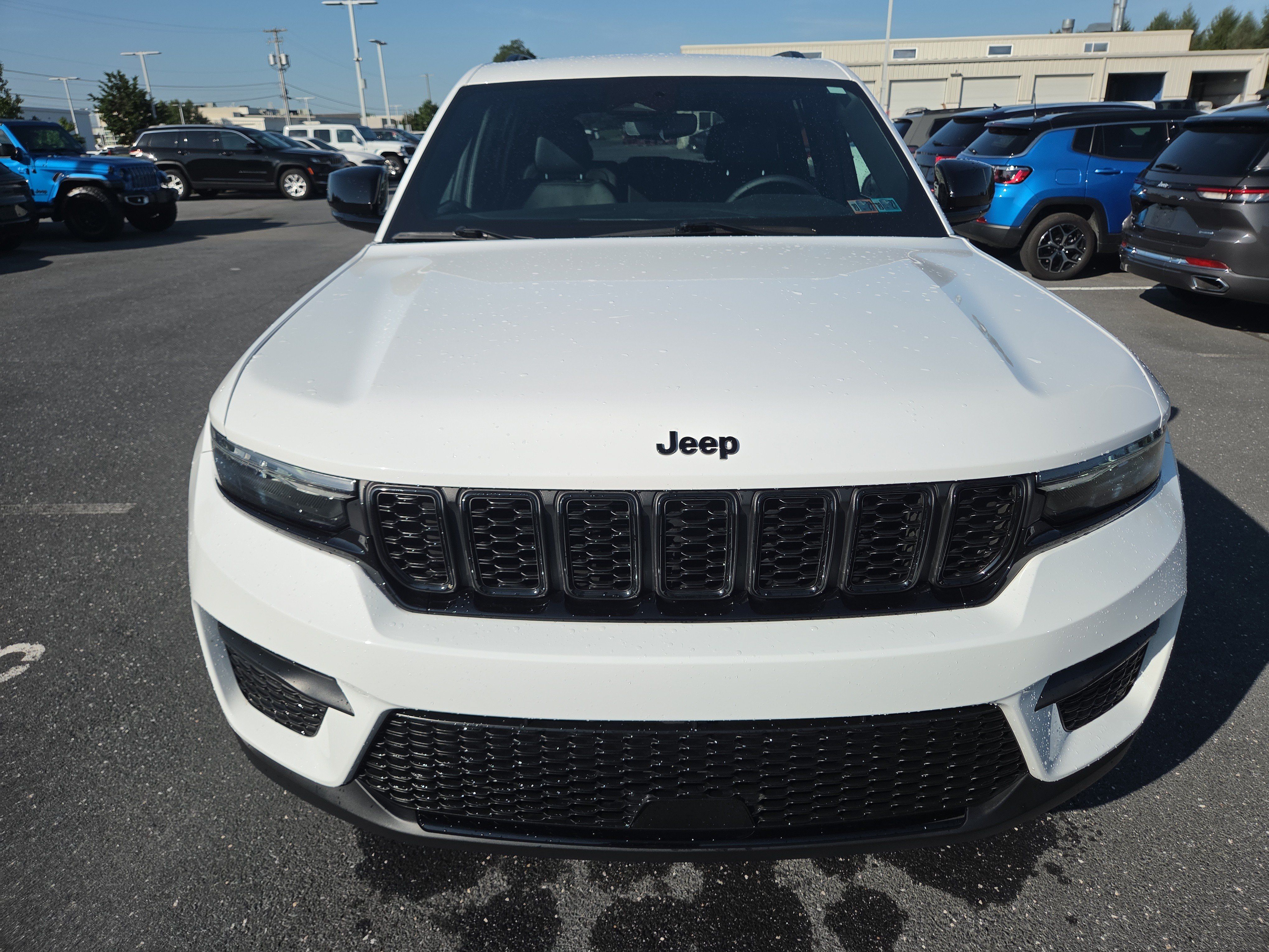 Used 2024 Jeep Grand Cherokee Altitude AWD/4WD image 19