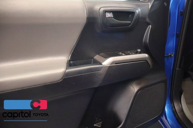Certified 2018 Toyota Tacoma SR5 AWD/4WD image 11