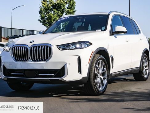 Used 2024 BMW X5 xDrive40i w/ Premium Package AWD/4WD image 3