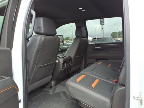 Used 2025 GMC Sierra 2500 AT4 w/ Technology Package image 23