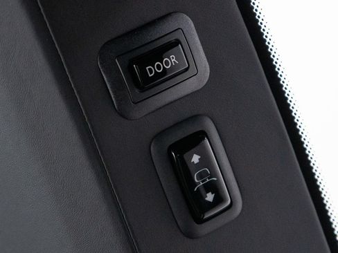 Certified 2023 Rolls-Royce Cullinan w/ Dark Exterior Package AWD/4WD image 32