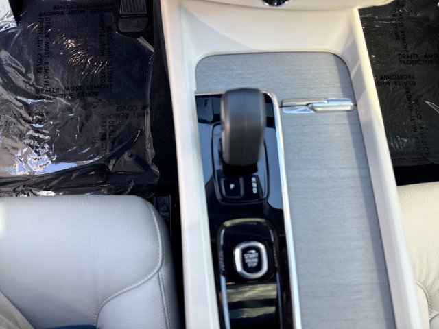 Certified 2024 Volvo XC60 B5 Plus w/ Protection Package Premier AWD/4WD image 26