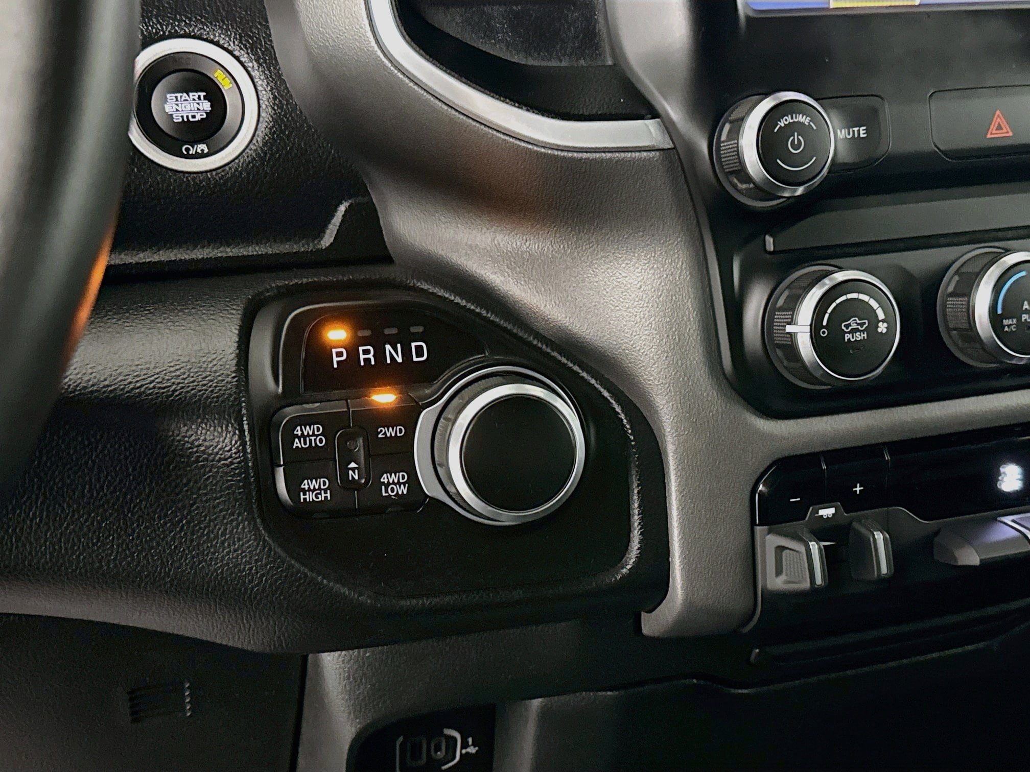 Used 2022 RAM 1500 Big Horn AWD/4WD image 30