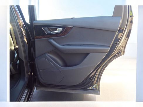 Used 2017 Audi Q7 3.0T Prestige w/ Prestige Package image 24