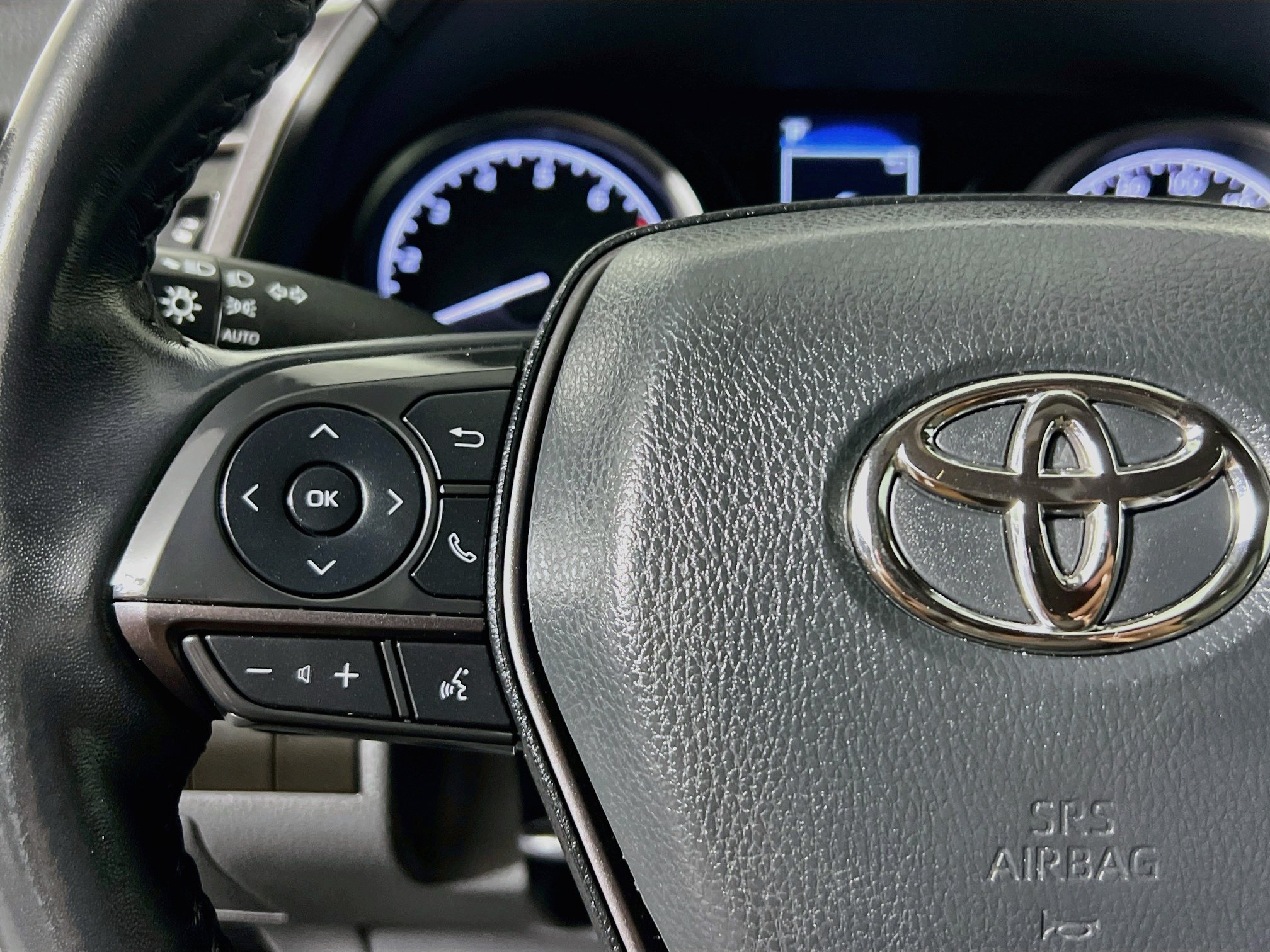 Used 2024 Toyota Camry SE w/ Convenience Package FWD image 18