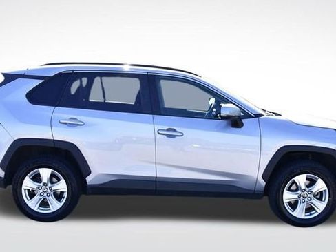 Used 2021 Toyota RAV4 XLE FWD image 5