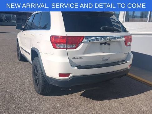 Used 2012 Jeep Grand Cherokee Laredo w/ Laredo E Group AWD/4WD image 3
