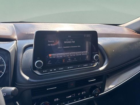 Used 2023 Nissan Rogue SV w/ SV Premium B Package image 13