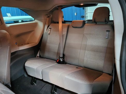 Used 2022 Toyota Sienna LE image 19