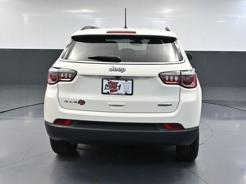 Used 2018 Jeep Compass Latitude w/ Cold Weather Group AWD/4WD image 7