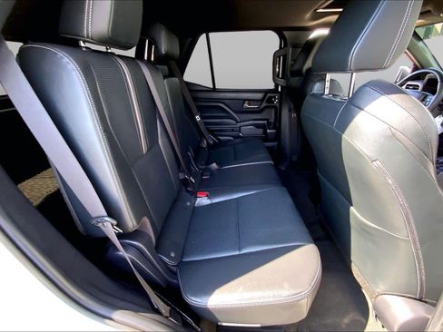 Used 2025 Toyota 4Runner Limited AWD/4WD image 18