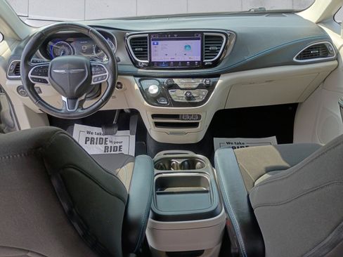 Used 2021 Chrysler Pacifica Touring AWD/4WD image 11
