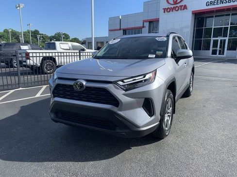 Used 2025 Toyota RAV4 LE AWD/4WD image 4