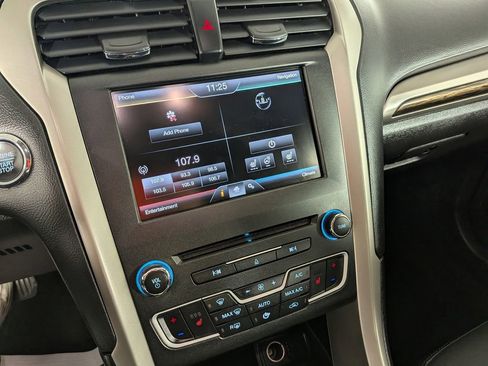 Used 2016 Ford Fusion SE w/ Equipment Group 202A image 26