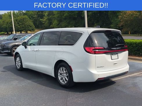 Certified 2023 Chrysler Pacifica Touring-L FWD image 3