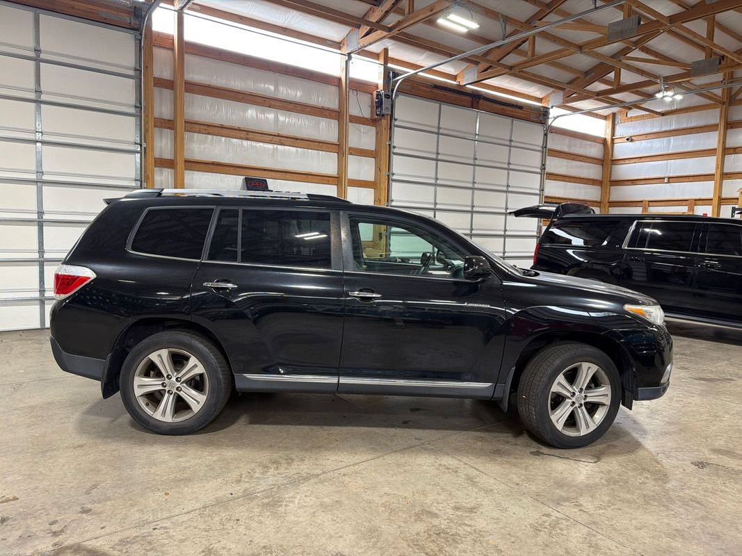 Used 2011 Toyota Highlander Limited w/ Tow Pkg AWD/4WD image 7