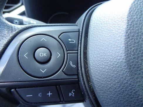 Used 2025 Toyota RAV4 XLE FWD image 29