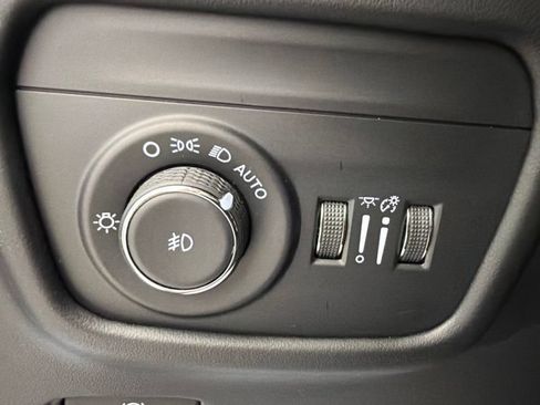 Used 2025 Jeep Grand Cherokee L Summit AWD/4WD image 23