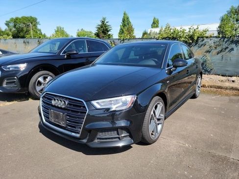 Used 2018 Audi A3 2.0T Premium Plus w/ Premium Plus Package FWD image 4