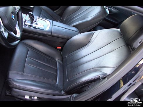 Used 2019 BMW 740i w/ M Sport Package RWD image 37