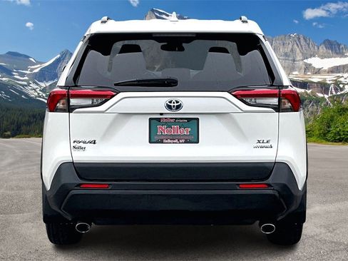 Used 2021 Toyota RAV4 XLE Premium image 4