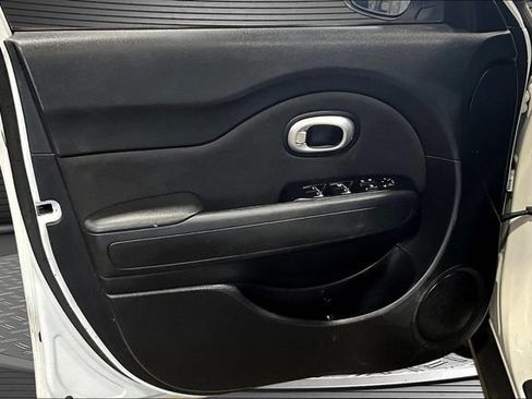Used 2018 Kia Soul FWD image 17