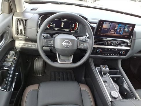 New 2026 Nissan Pathfinder Platinum image 8