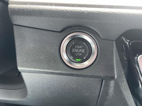 Used 2025 Chevrolet Traverse LT FWD image 19