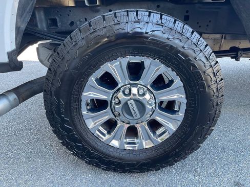 Used 2018 Ford F250 XLT w/ XLT Premium Package AWD/4WD image 13