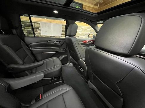Used 2025 Chevrolet Traverse Z71 w/ Driver Confidence Package AWD/4WD image 30