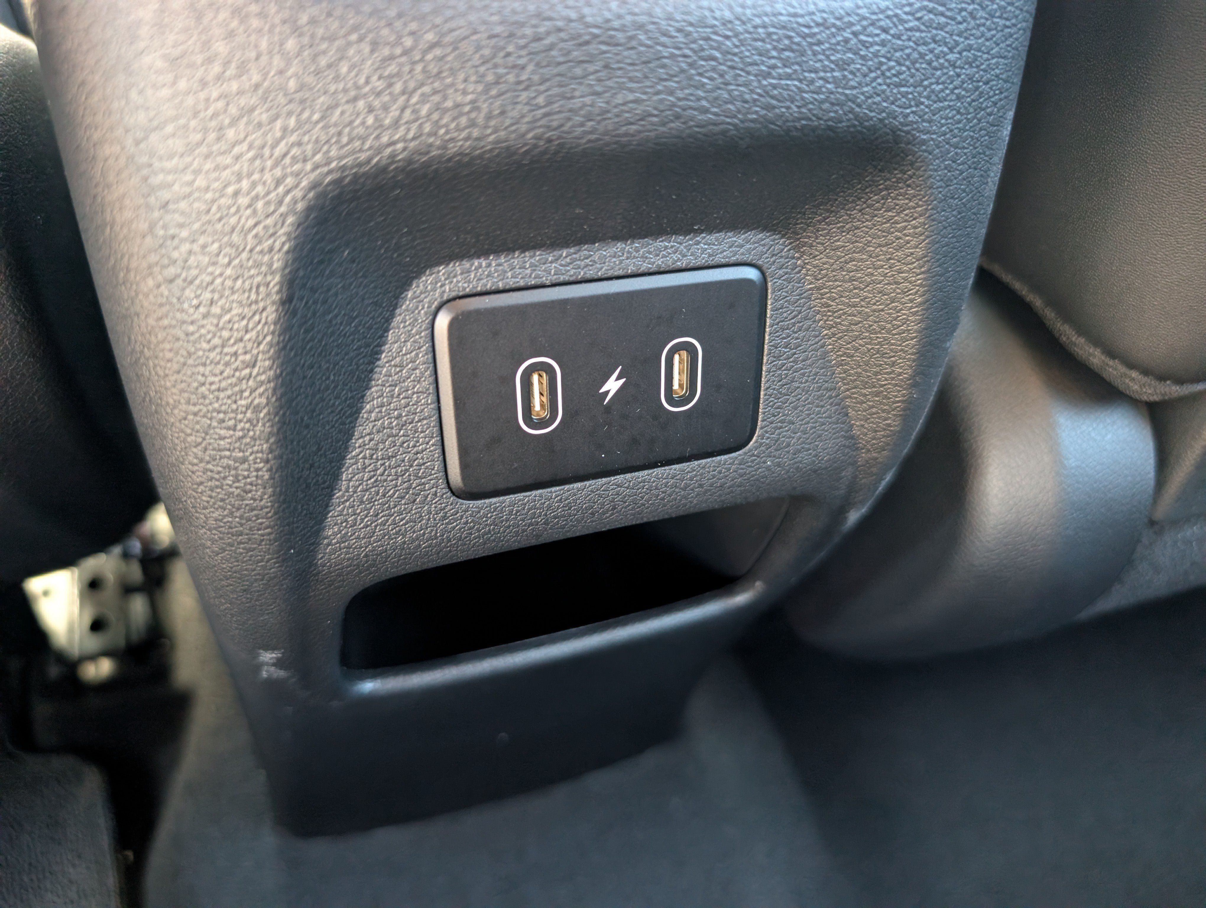 Used 2025 Hyundai Venue Limited FWD image 14