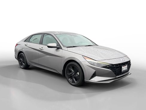 Used 2023 Hyundai Elantra Blue image 7