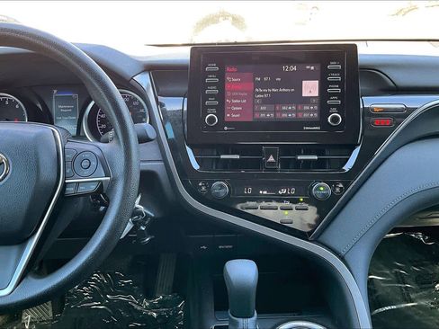 Used 2022 Toyota Camry LE image 7