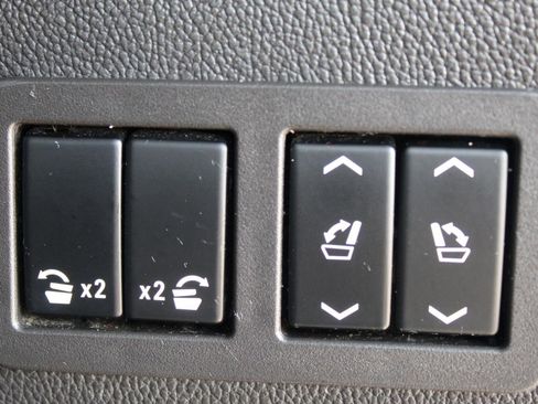 Used 2016 Cadillac Escalade ESV Luxury image 20