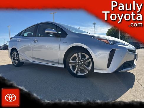 Used 2019 Toyota Prius XLE FWD image 1