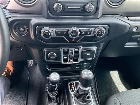 Used 2018 Jeep Wrangler Unlimited Sport S AWD/4WD image 11