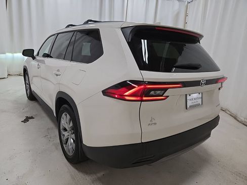 Used 2024 Toyota Grand Highlander AWD image 12