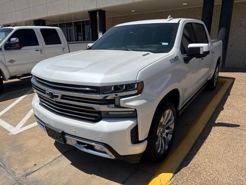 Used 2022 Chevrolet Silverado 1500 High Country w/ Technology Package AWD/4WD image 3