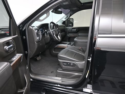 Certified 2022 GMC Sierra 3500 Denali image 16