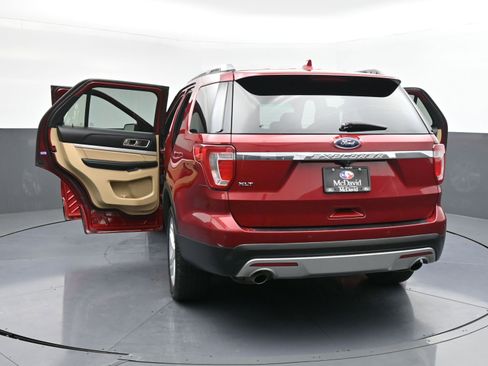 Used 2017 Ford Explorer XLT w/ Equipment Group 202A image 39