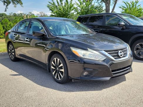 Used 2017 Nissan Altima 2.5 SV FWD image 2