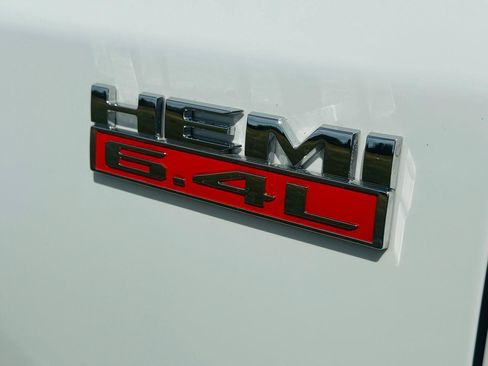 Used 2022 RAM 2500 Tradesman w/ Chrome Appearance Group AWD/4WD image 3