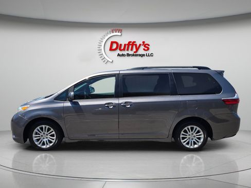 Used 2017 Toyota Sienna XLE Premium FWD image 21