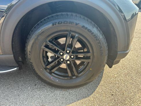 Used 2024 Ford Explorer XLT w/ Equipment Group 202A AWD/4WD image 32