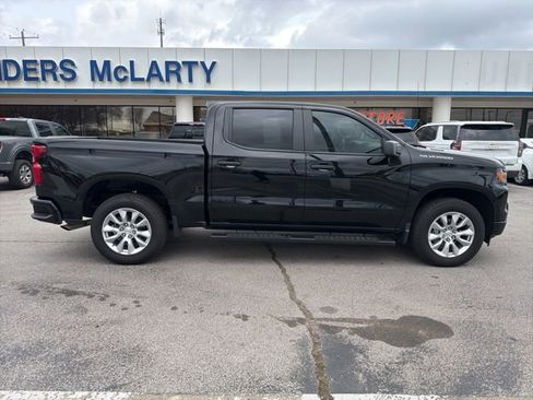 Used 2025 Chevrolet Silverado 1500 Custom image 2