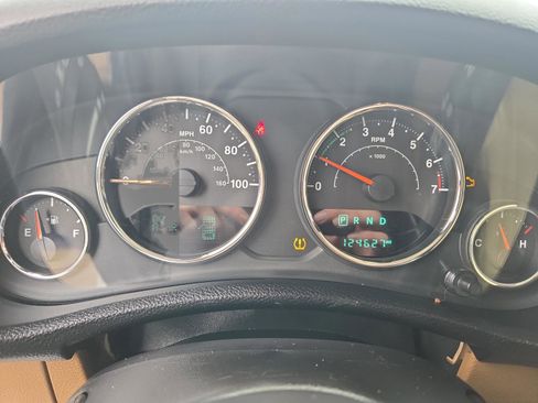 Used 2017 Jeep Wrangler Unlimited Sahara w/ Connectivity Group image 10