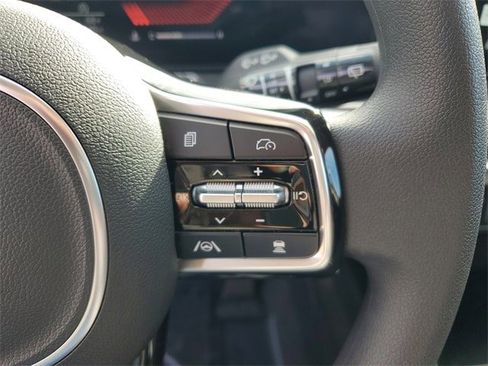 Used 2025 Kia Sorento LX image 19